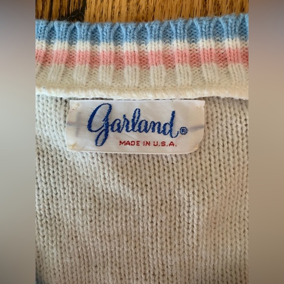 Garland Off White Sweater v neck 70’s 80’s
Pink and blue trim details - Picture 6 of 7